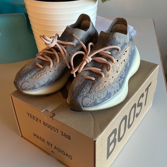 Yeezy Boost 380 Mist - Picture 1 of 9